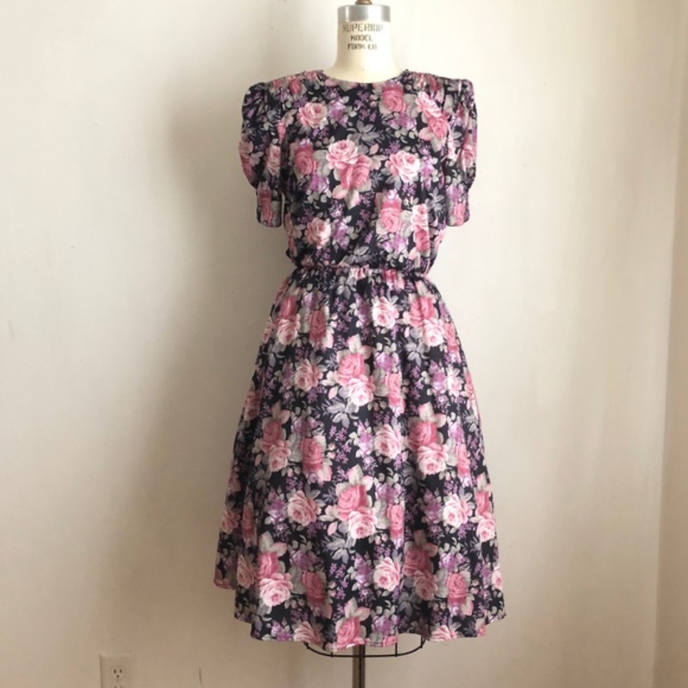 Vintage dress floral pink rose 1970's fit & flared